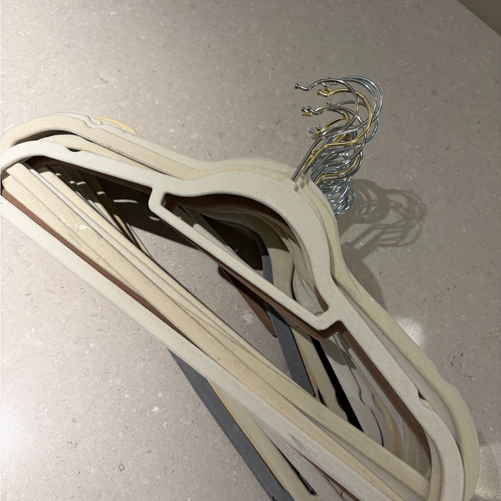 Set of Velvet Hangers (25)